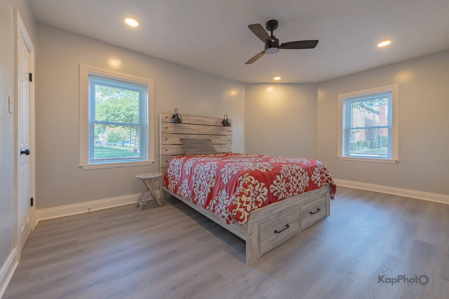 6259 W Peterson Avenue