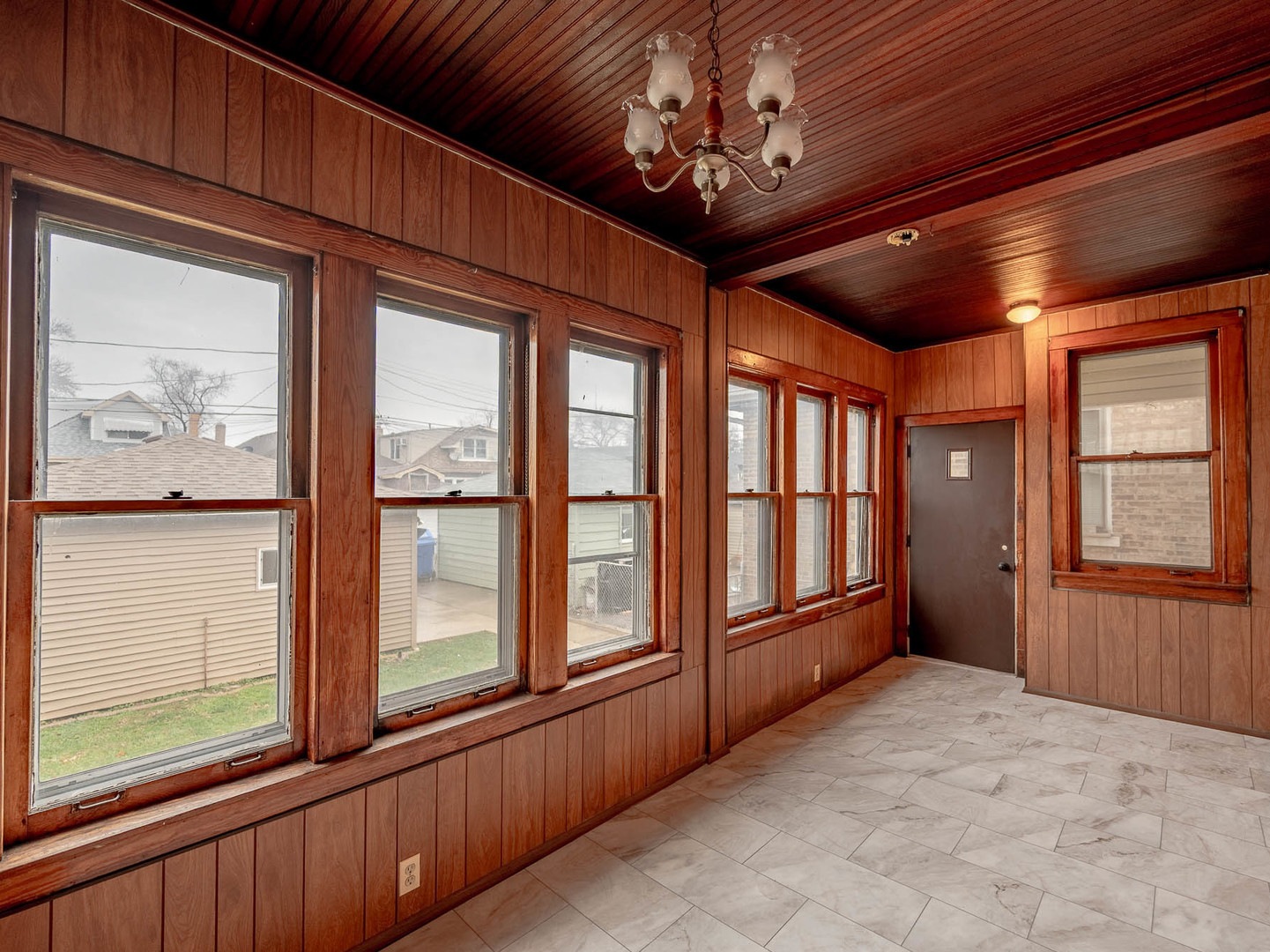 5238 W Wolfram Street