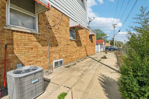 Tiny photo for 8853 S Troy Avenue, Evergreen Park, IL 60805 (MLS # 12622539)