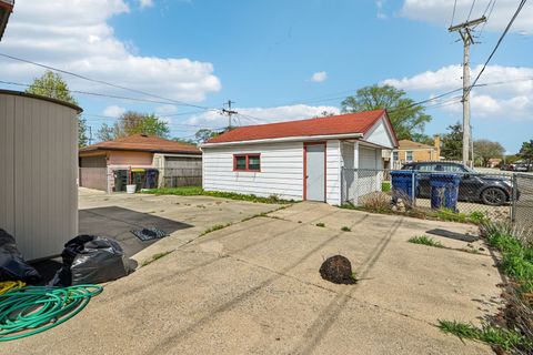Tiny photo for 8853 S Troy Avenue, Evergreen Park, IL 60805 (MLS # 12622539)