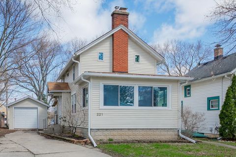 Photo of 221 Elm Street, Batavia, IL 60510 (MLS # 12510071)