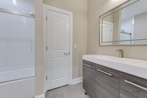 Tiny photo for 182 N East River Road, Des Plaines, IL 60016 (MLS # 12005695)