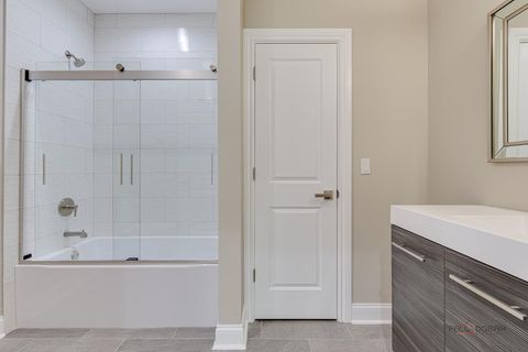 Tiny photo for 182 N East River Road, Des Plaines, IL 60016 (MLS # 12005695)