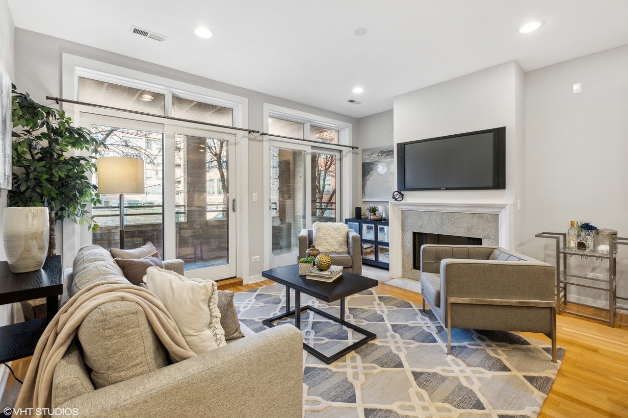 685 N PEORIA Street 1N