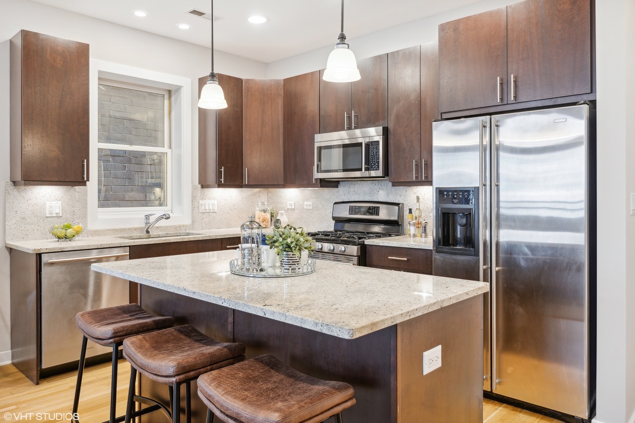 685 N PEORIA Street 1N