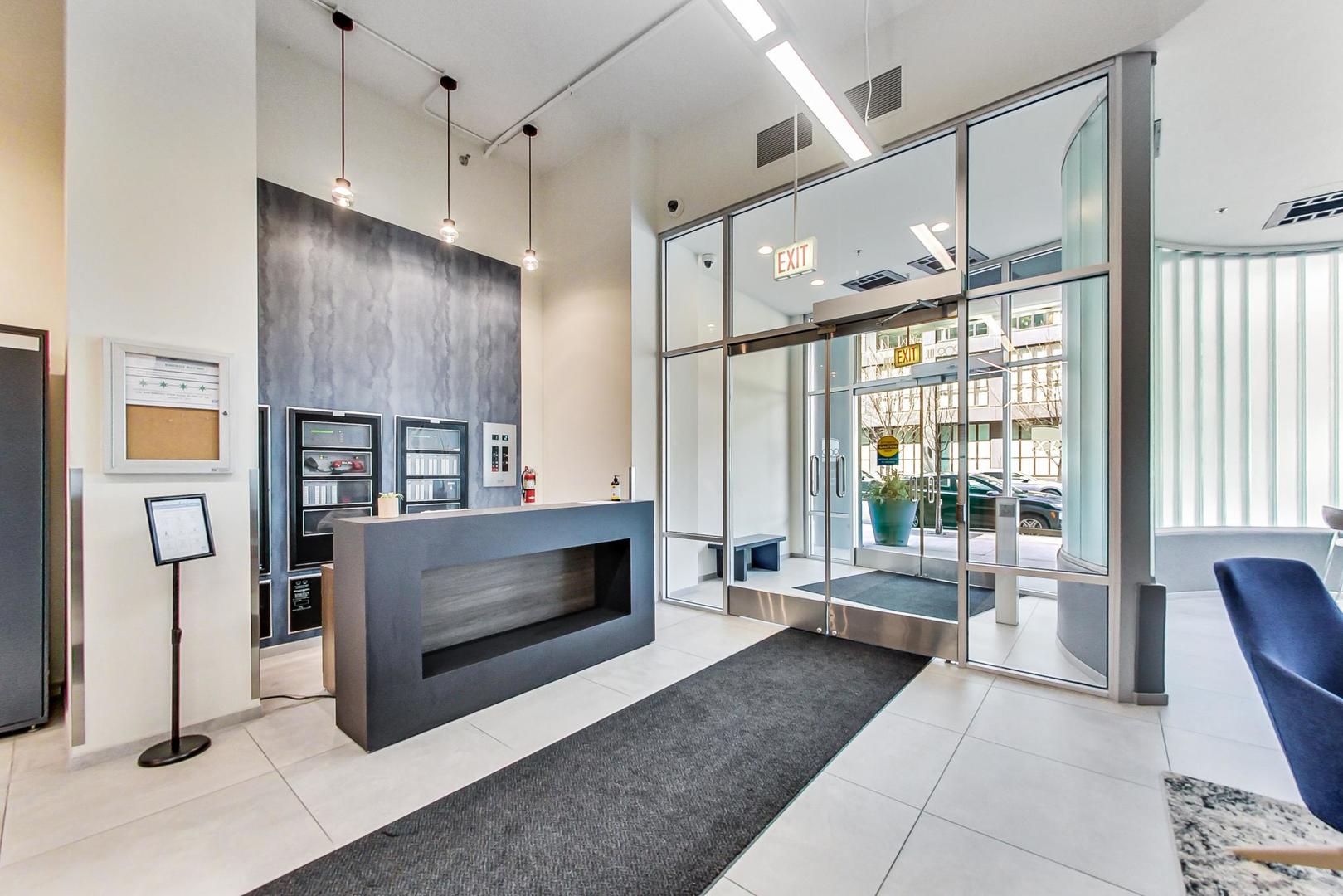 909 W Washington Boulevard 811