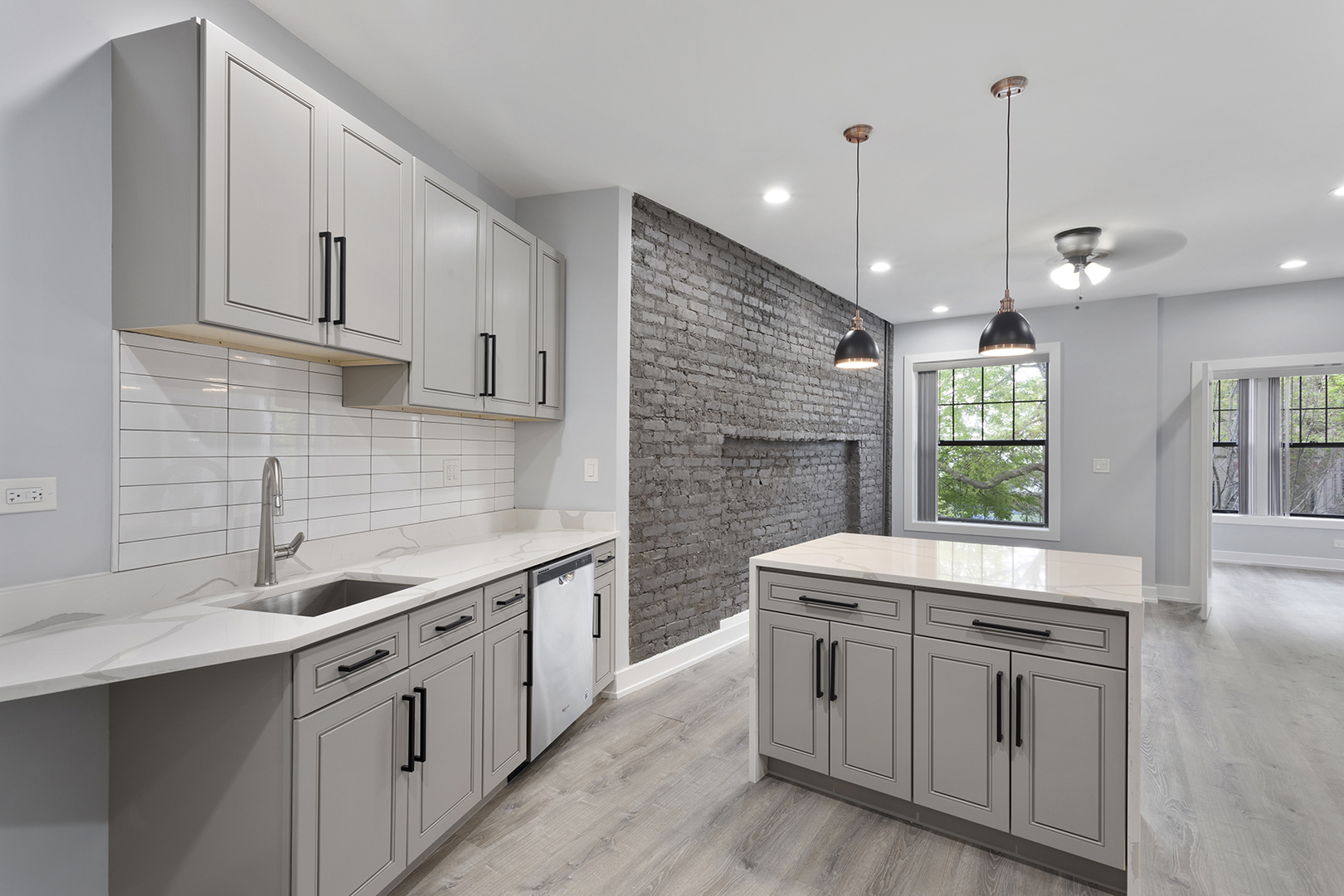 7644 N Eastlake Terrace 2