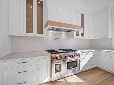 Tiny photo for 2009 Robincrest Lane, Glenview, IL 60025 (MLS # 12566715)