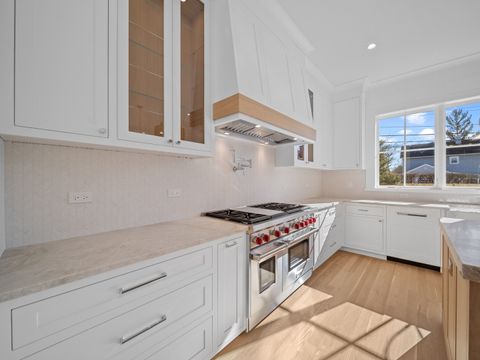 Tiny photo for 2009 Robincrest Lane, Glenview, IL 60025 (MLS # 12566715)