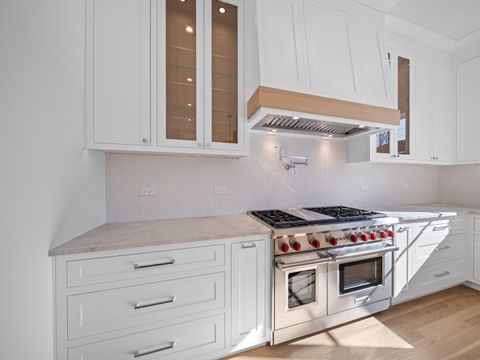 Tiny photo for 2009 Robincrest Lane, Glenview, IL 60025 (MLS # 12566715)