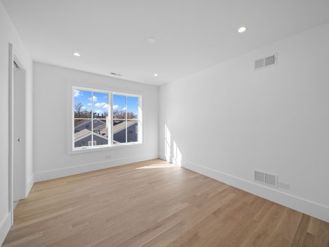 Tiny photo for 2009 Robincrest Lane, Glenview, IL 60025 (MLS # 12566715)