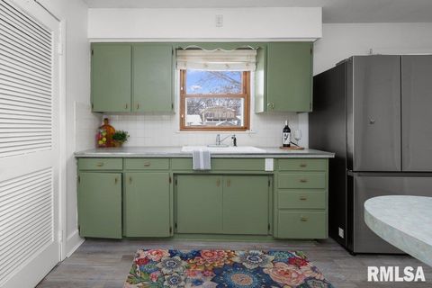 Tiny photo for 3707 15TH Street #D, Moline, IL 61265 (MLS # QC4269699)