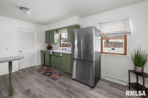 Tiny photo for 3707 15TH Street #D, Moline, IL 61265 (MLS # QC4269699)