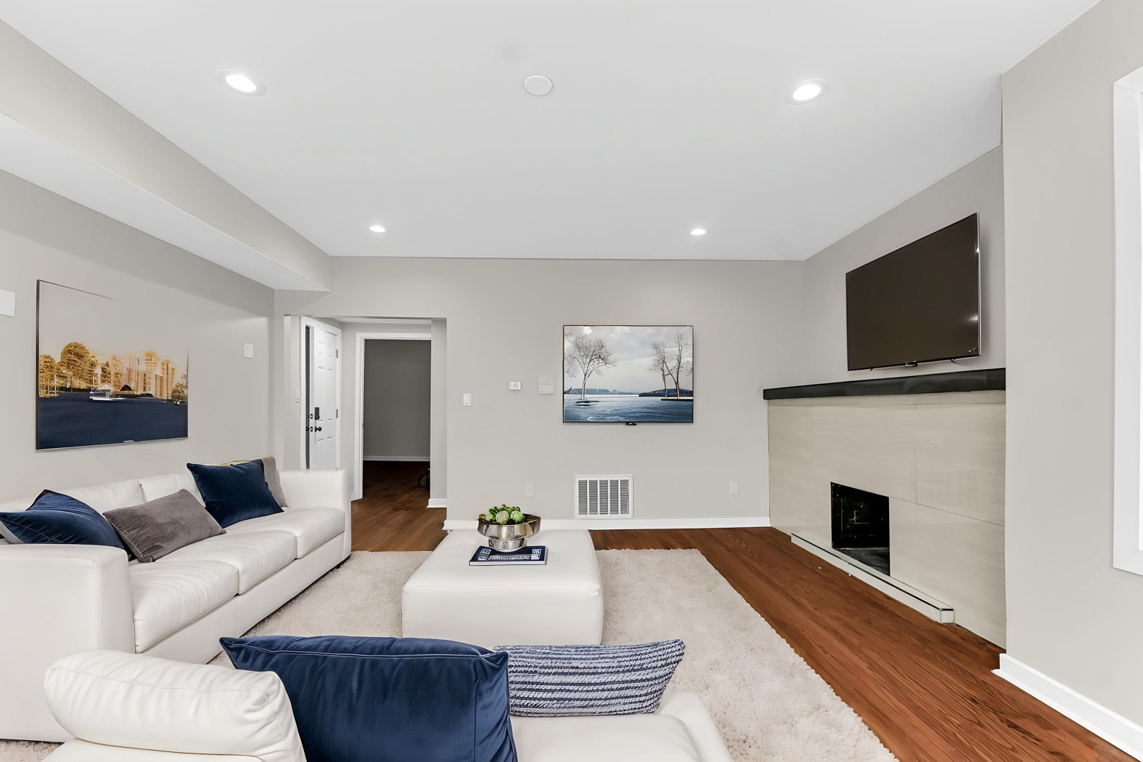 8042 S Champlain Avenue 2