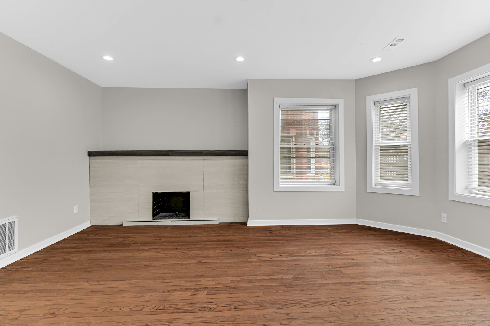 8042 S Champlain Avenue 2