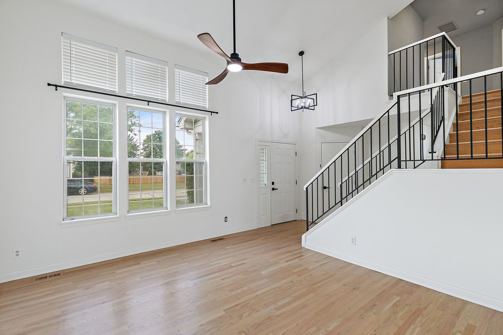 21957 W Laguna Court