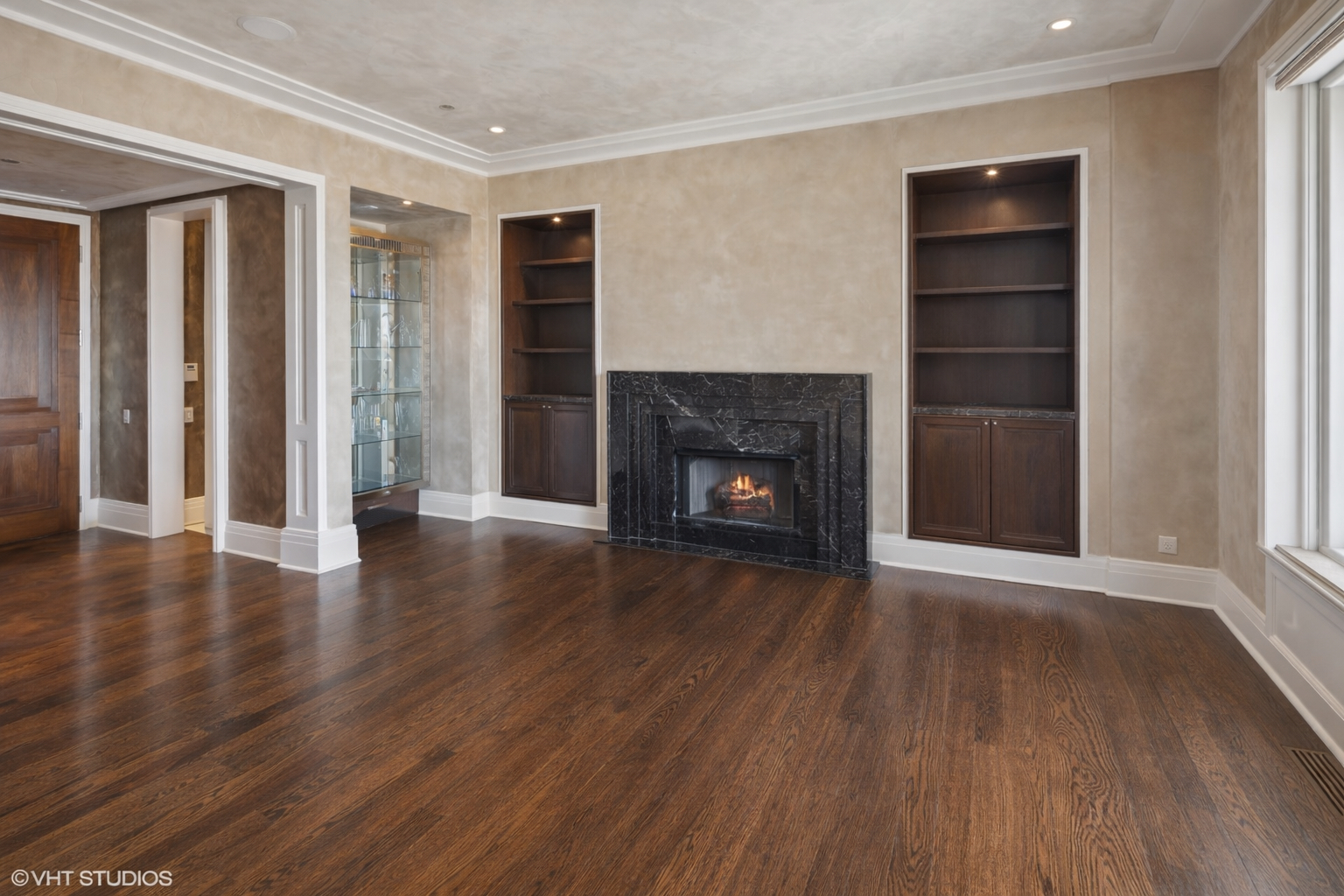 159 E WALTON Place 14B