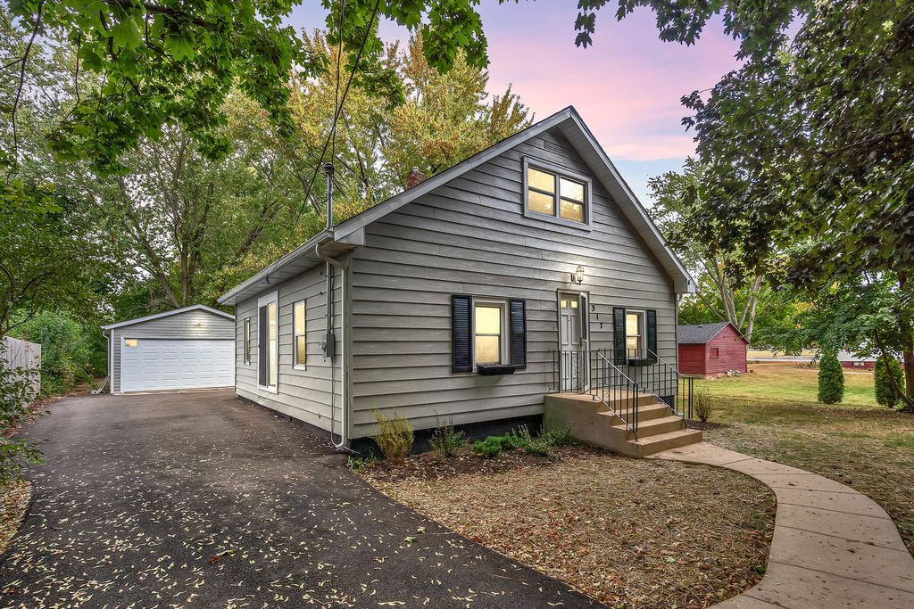 Photo for 317 E Lake Street, Batavia, IL 60510 (MLS # 12456794)