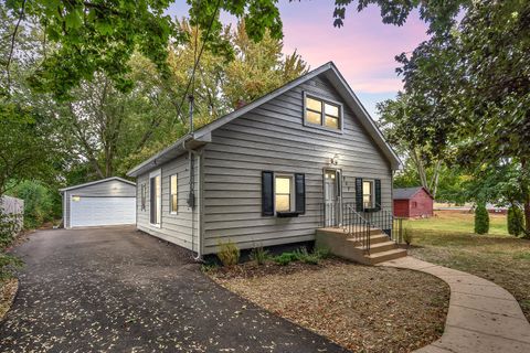 Photo of 317 E Lake Street, Batavia, IL 60510 (MLS # 12456794) Photo of 317 E Lake Street, Batavia, IL 60510 (MLS # 12456794)