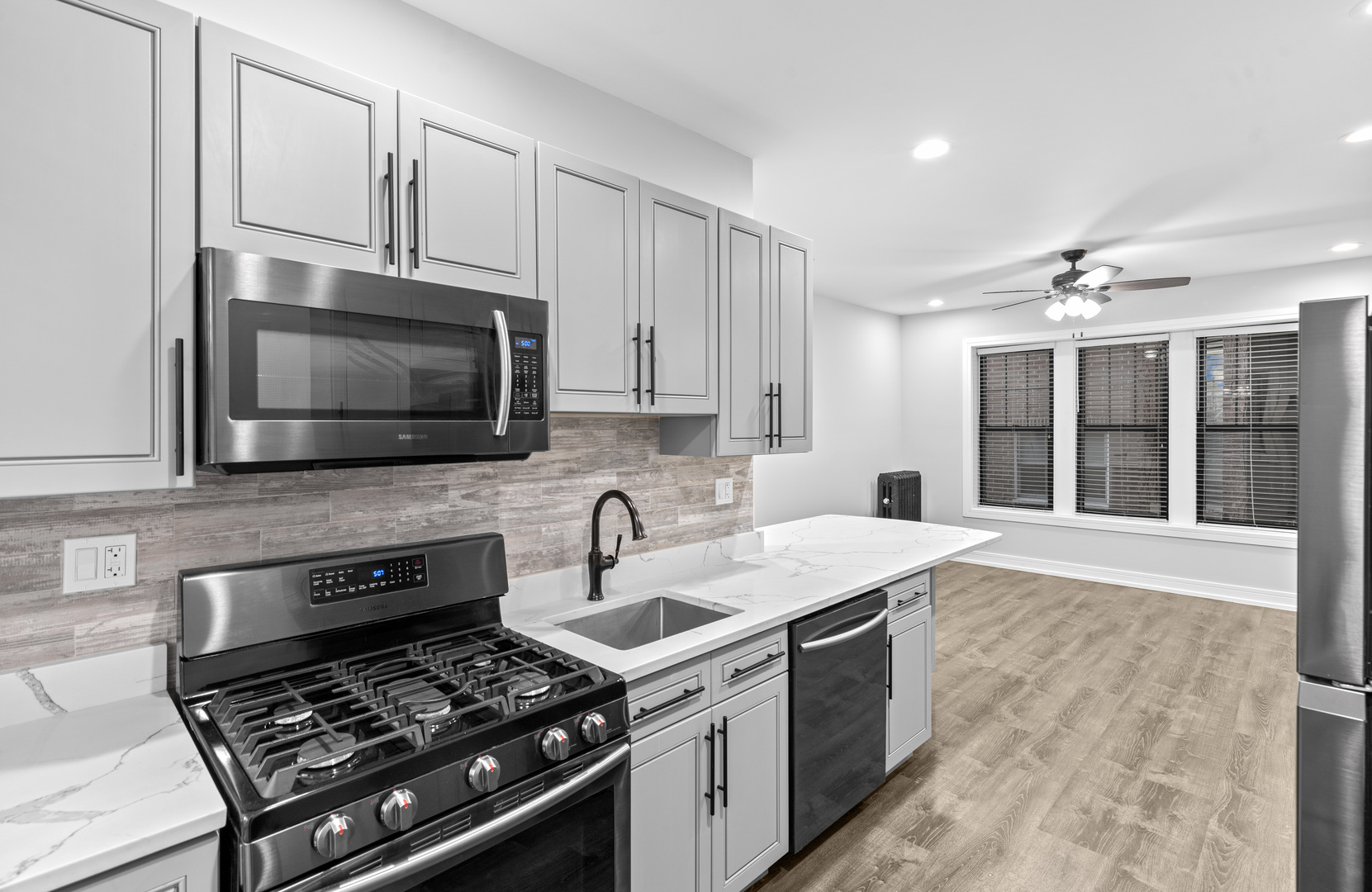 6111 N Winthrop Avenue 3