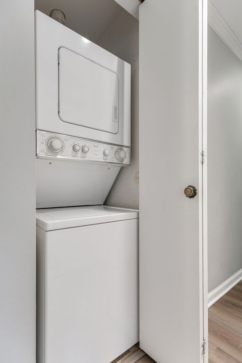 Tiny photo for 540 Biesterfield Road #B315, Elk Grove Village, IL 60007 (MLS # 12507098)