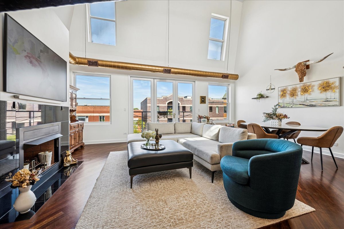 1907 W Chicago Avenue 4