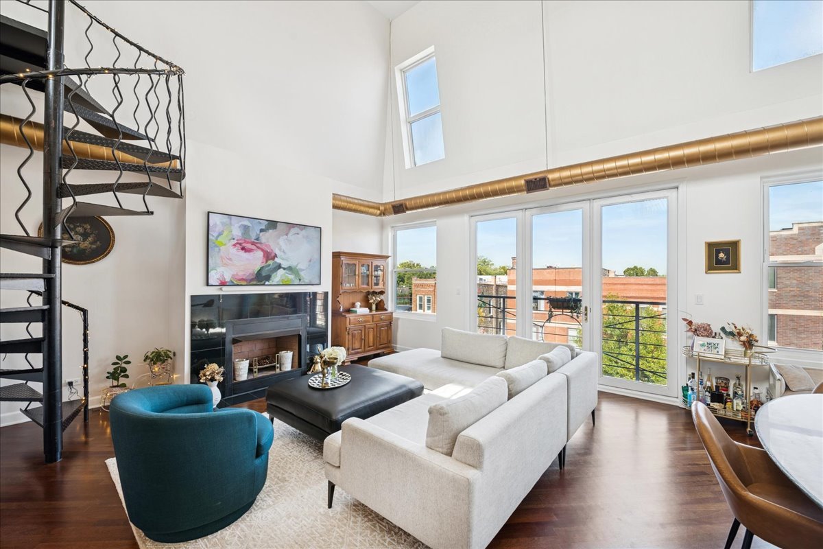 1907 W Chicago Avenue 4