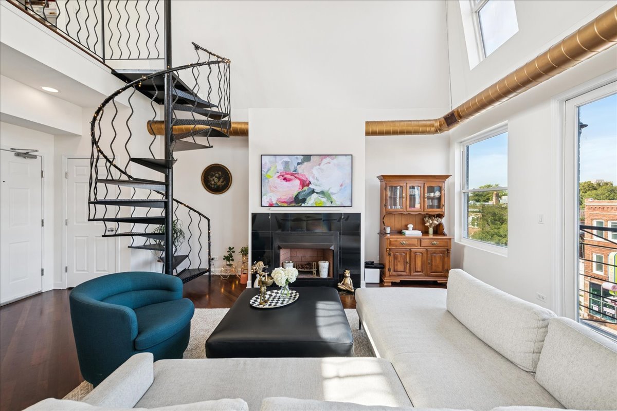 1907 W Chicago Avenue 4