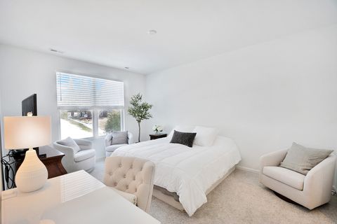 Tiny photo for 20 Harborside Way, Hawthorn Woods, IL 60047 (MLS # 12594334)