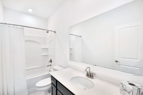 Tiny photo for 20 Harborside Way, Hawthorn Woods, IL 60047 (MLS # 12594334)