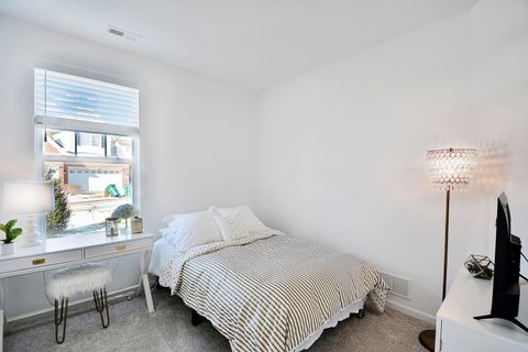 Tiny photo for 20 Harborside Way, Hawthorn Woods, IL 60047 (MLS # 12594334)