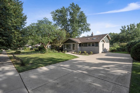 Tiny photo for 1505 W Euclid Avenue, Arlington Heights, IL 60005 (MLS # 12753089)
