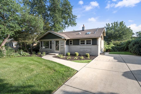 Tiny photo for 1505 W Euclid Avenue, Arlington Heights, IL 60005 (MLS # 12753089)
