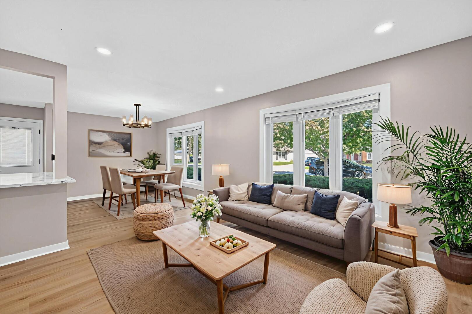 1813 W Pheasant Trail