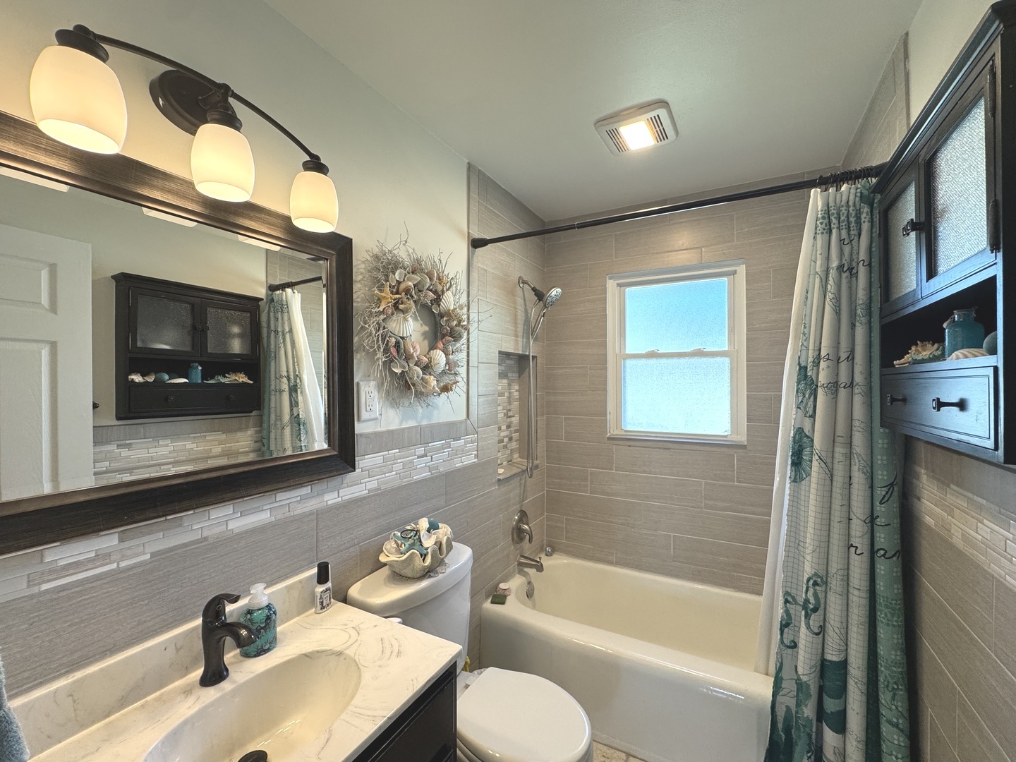 Kankakee, Illinois 60901, United States, 2 Bedrooms Bedrooms, ,1 BathroomBathrooms,Residential,Contingent,212762