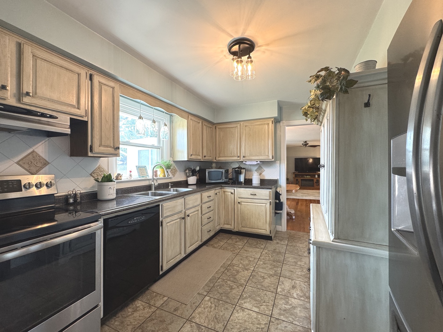 Kankakee, Illinois 60901, United States, 2 Bedrooms Bedrooms, ,1 BathroomBathrooms,Residential,Contingent,212762