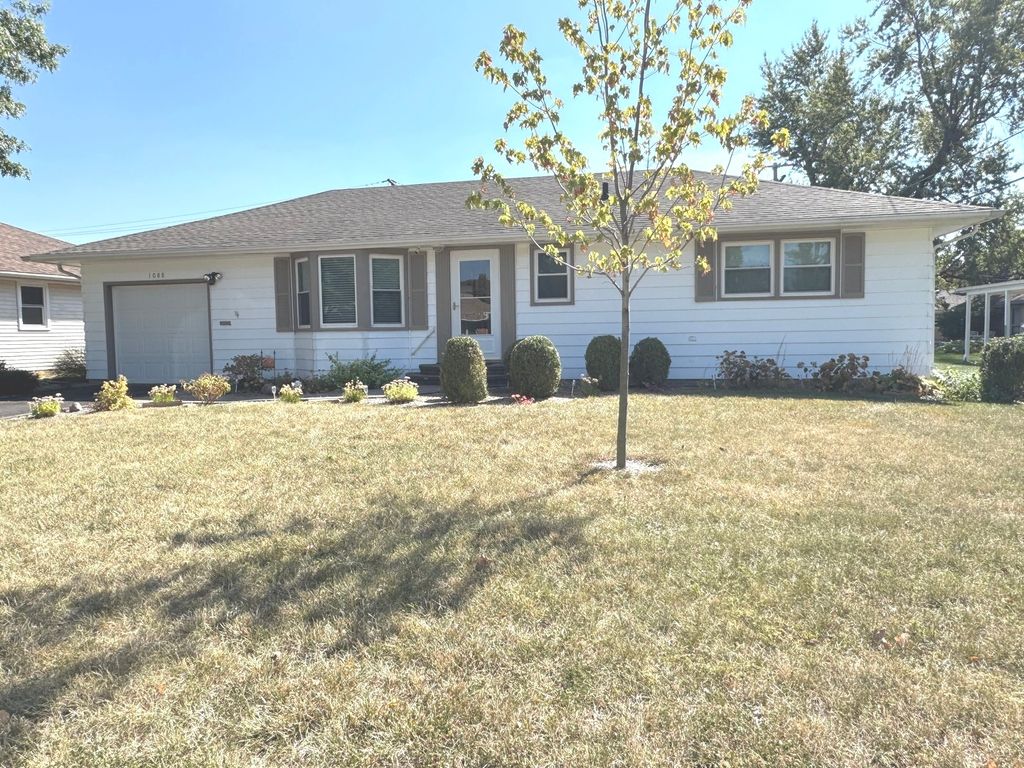 Photo for 1088 W Walnut Street, Kankakee, IL 60901 (MLS # 12474837)