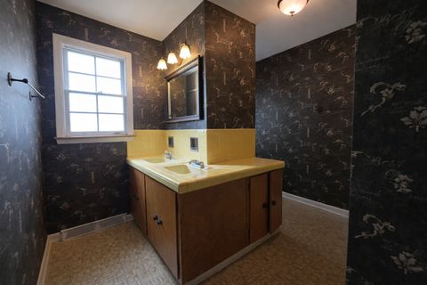 Tiny photo for 8 N Greenwood Avenue, Palatine, IL 60074 (MLS # 12598331)