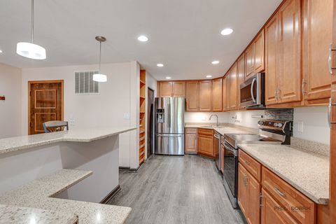 Tiny photo for 851 Garfield Avenue #C, Libertyville, IL 60048 (MLS # 12439440)