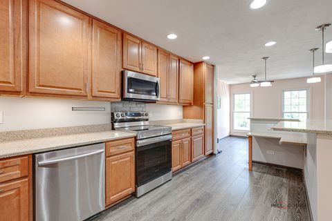 Tiny photo for 851 Garfield Avenue #C, Libertyville, IL 60048 (MLS # 12439440)