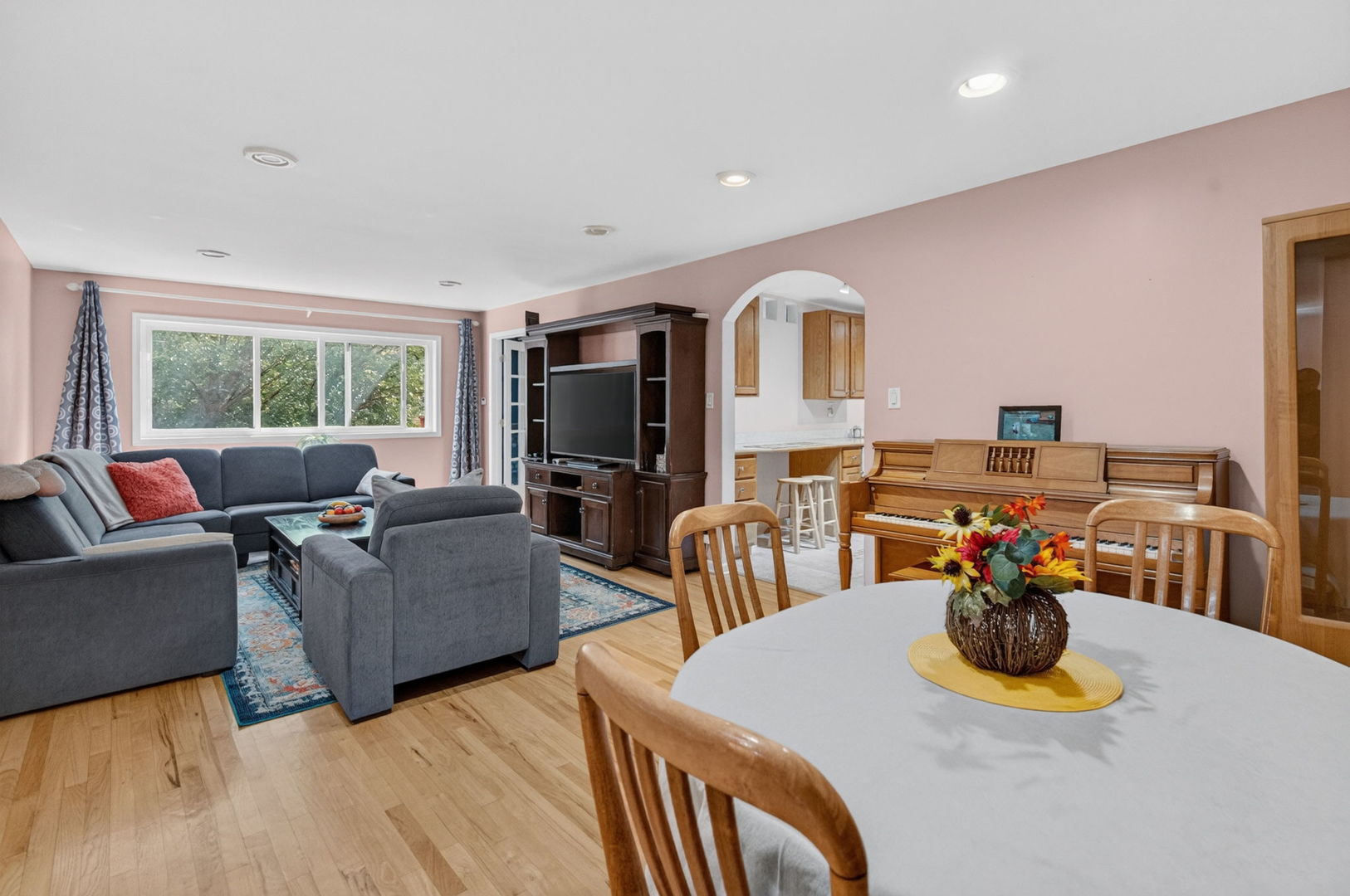 762 Dempster Street D212