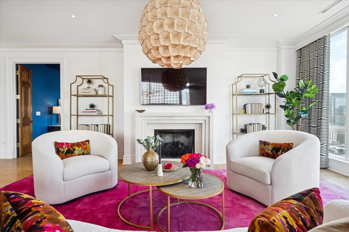 9 W Walton Street 2202