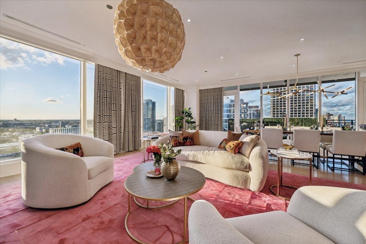 9 W Walton Street 2202