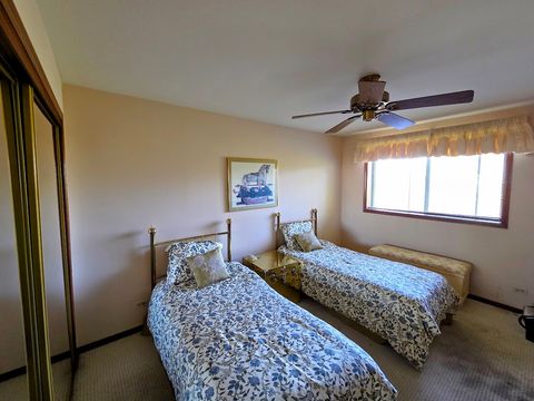 Tiny photo for 1S150 Spring Road #5B, Oakbrook Terrace, IL 60181 (MLS # 12470734)