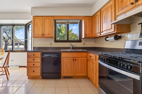 Tiny photo for 18433 Lange Street, Lansing, IL 60438 (MLS # 12790945)