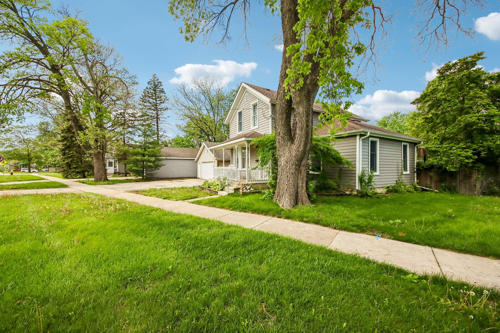 316 E Division Street