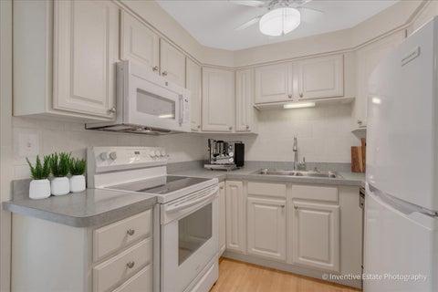 Tiny photo for 5300 Walnut Avenue #22B, Downers Grove, IL 60515 (MLS # 12729929)