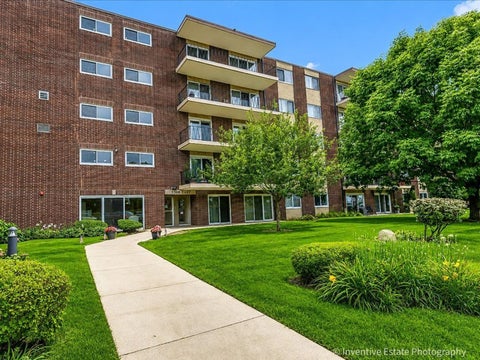 Photo of 5300 Walnut Avenue #22B, Downers Grove, IL 60515 (MLS # 12729929)