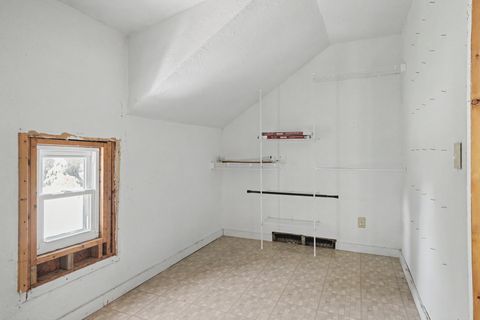 Tiny photo for 1021 Oneida Avenue, Davenport, IA 52803 (MLS # 12639920)