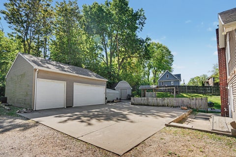 Tiny photo for 1021 Oneida Avenue, Davenport, IA 52803 (MLS # 12639920)